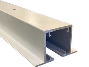 STAR Skydedørsskinne 2m Hvid m/vinger